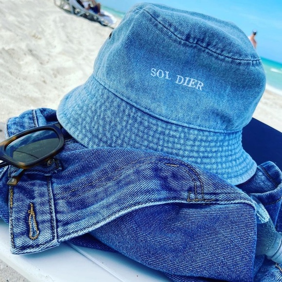 BUCKET HATS - Picture 2 of 4